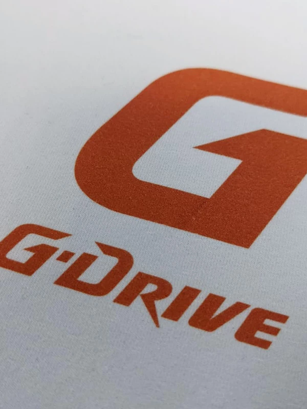 Печать надписей на футболках заказать в Казани