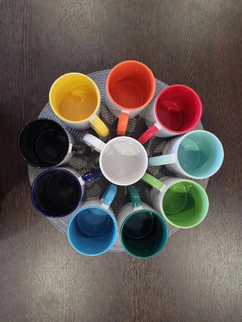 Печать на цветных кружках заказать в Казани