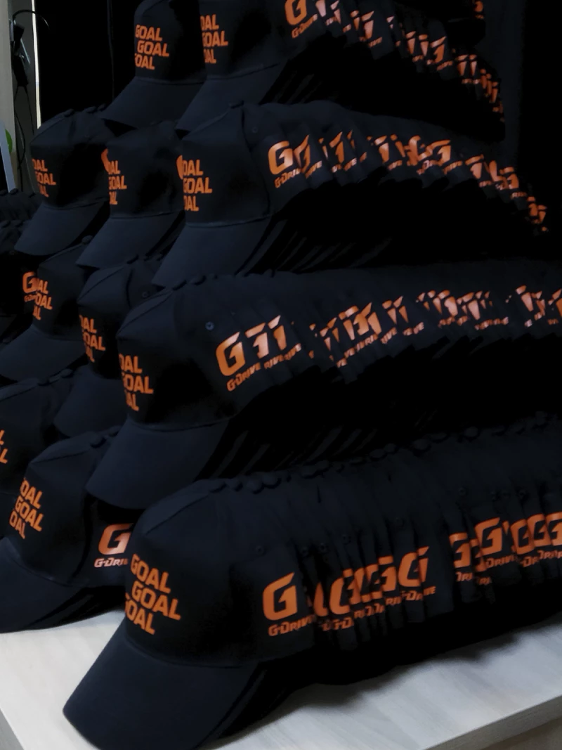 Печать на кепках заказать в Казани