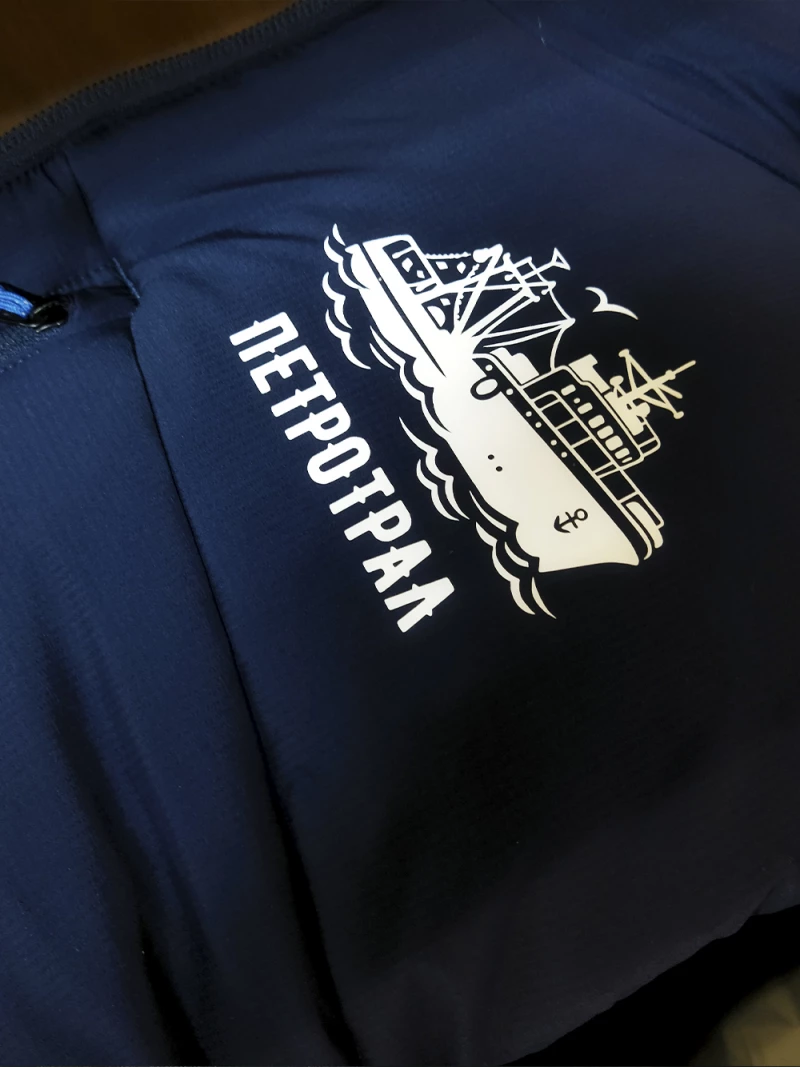 Печать на утеплённых жилетах заказать в Казани