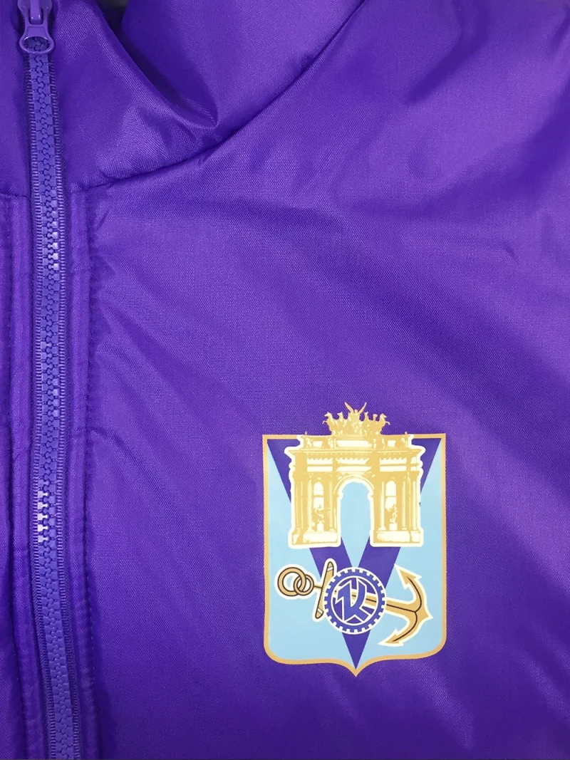 Печать на утеплённых жилетах заказать в Казани